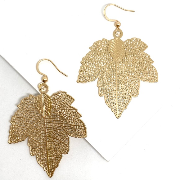 2/$35🖤 Gold Plated | Openwork Maple Leaf Earrings D31 - Picture 1 of 8